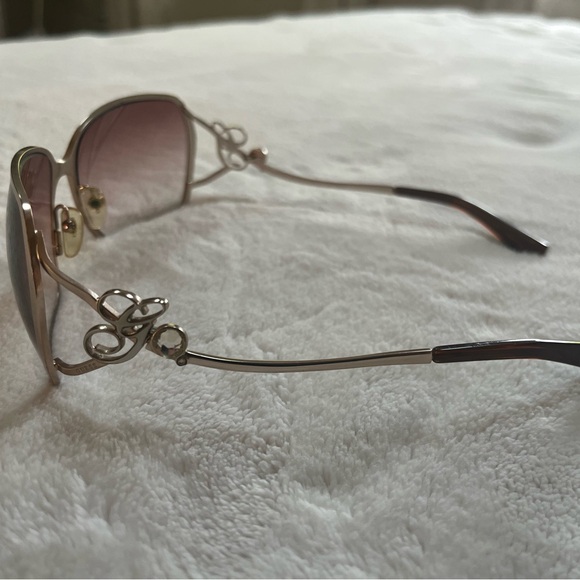 Guess Gradient Sunglasses - Picture 5 of 7